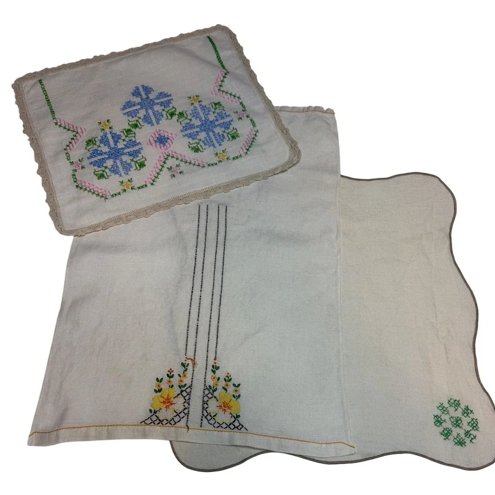 Vintage‎ Hand Embroidered Linen Set Floral Cross Stitch Crochet Lace 3 Piece Lot